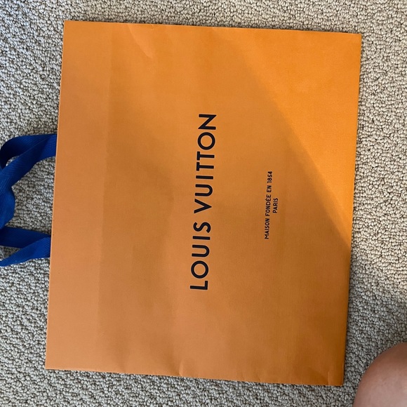 Medium sized Louis Vuitton shopping bag - Picture 2 of 2